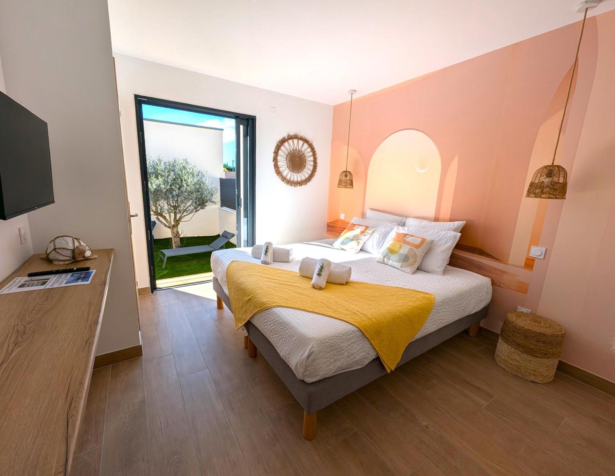 Daya Lodge. LʼIsle-sur-la-Sorgue Extérieur photo