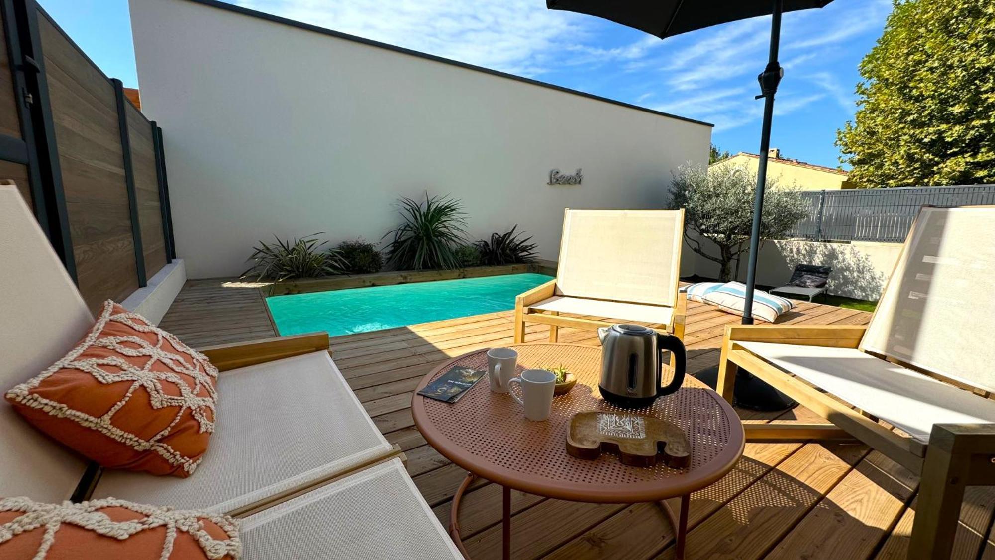 Daya Lodge. LʼIsle-sur-la-Sorgue Extérieur photo