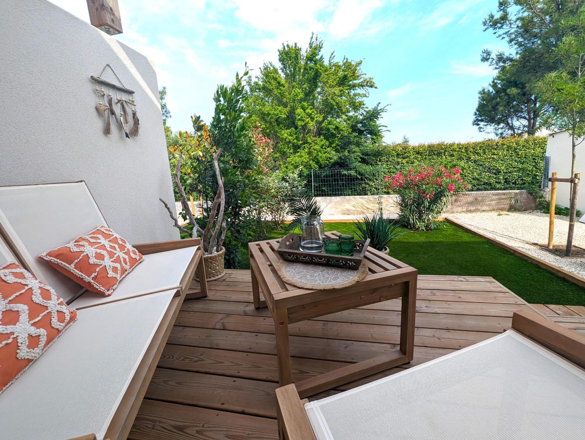 Daya Lodge. LʼIsle-sur-la-Sorgue Extérieur photo