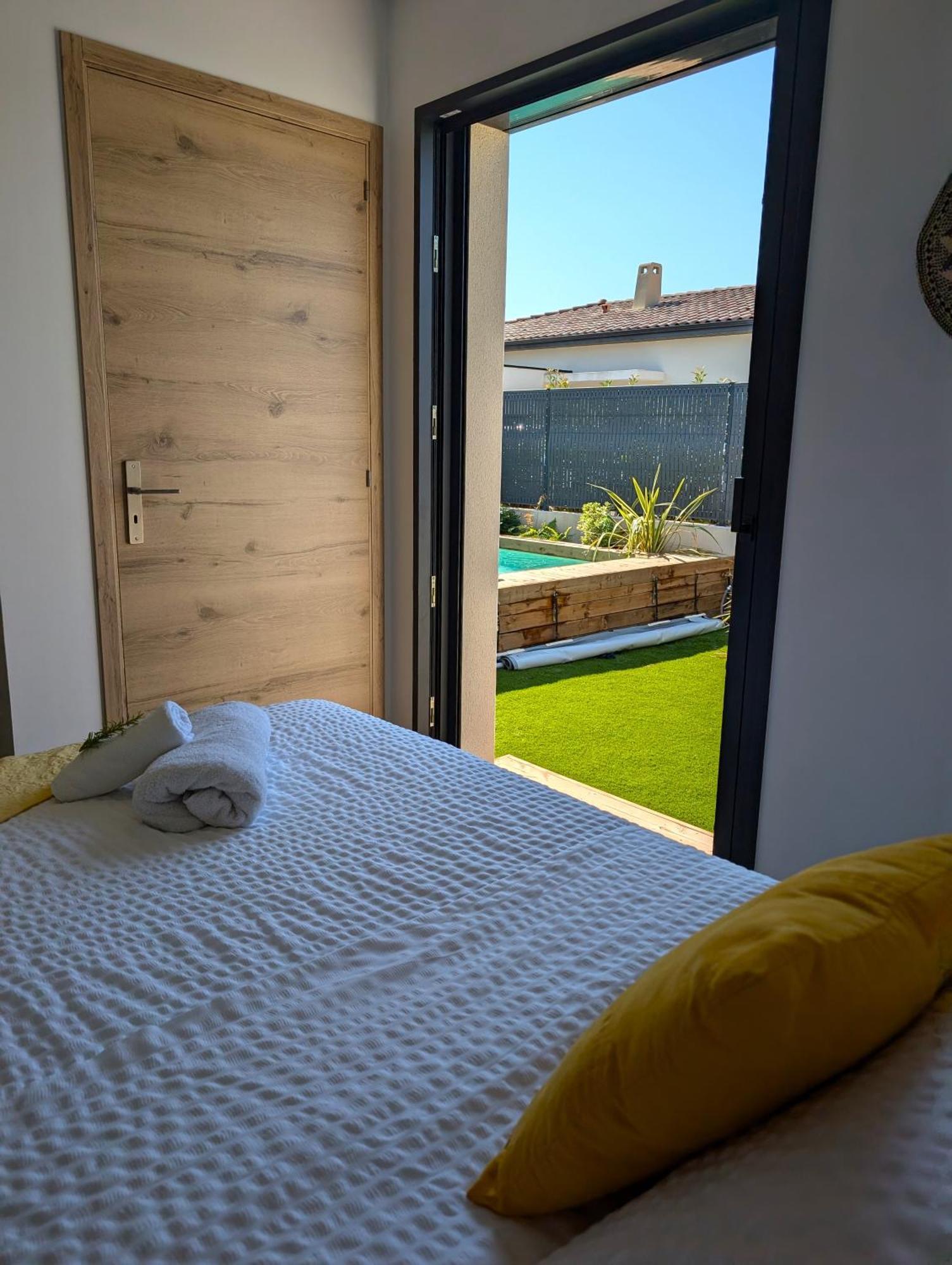 Daya Lodge. LʼIsle-sur-la-Sorgue Extérieur photo