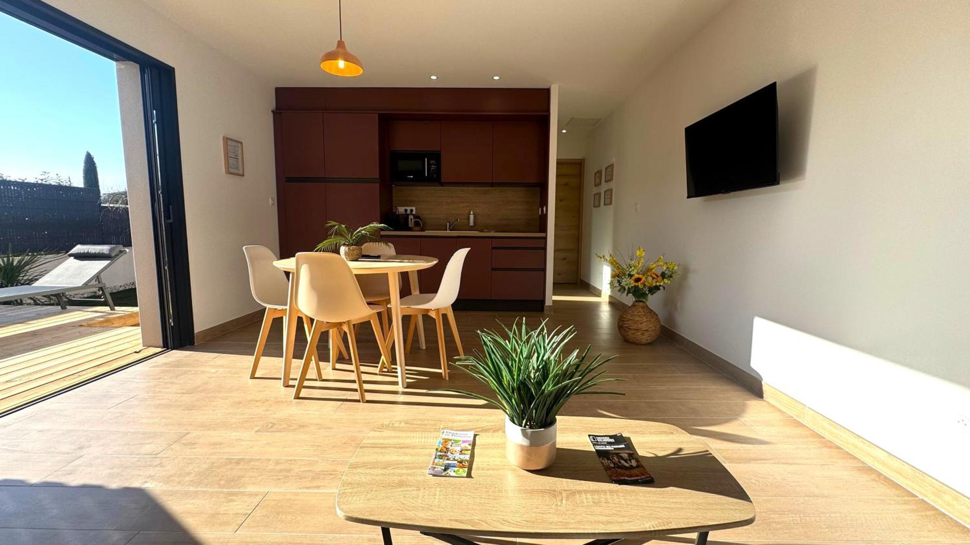 Daya Lodge. LʼIsle-sur-la-Sorgue Extérieur photo