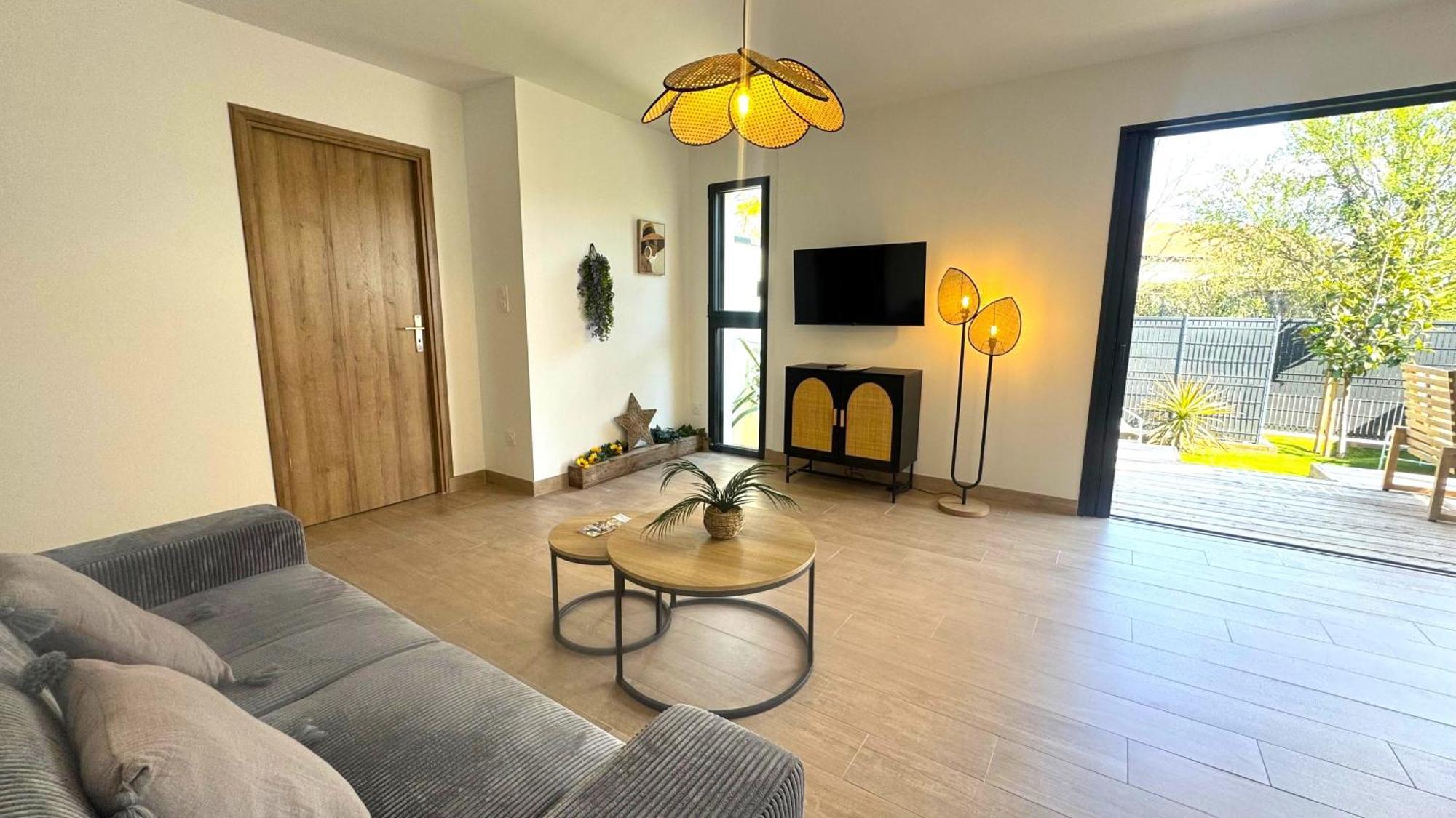 Daya Lodge. LʼIsle-sur-la-Sorgue Extérieur photo