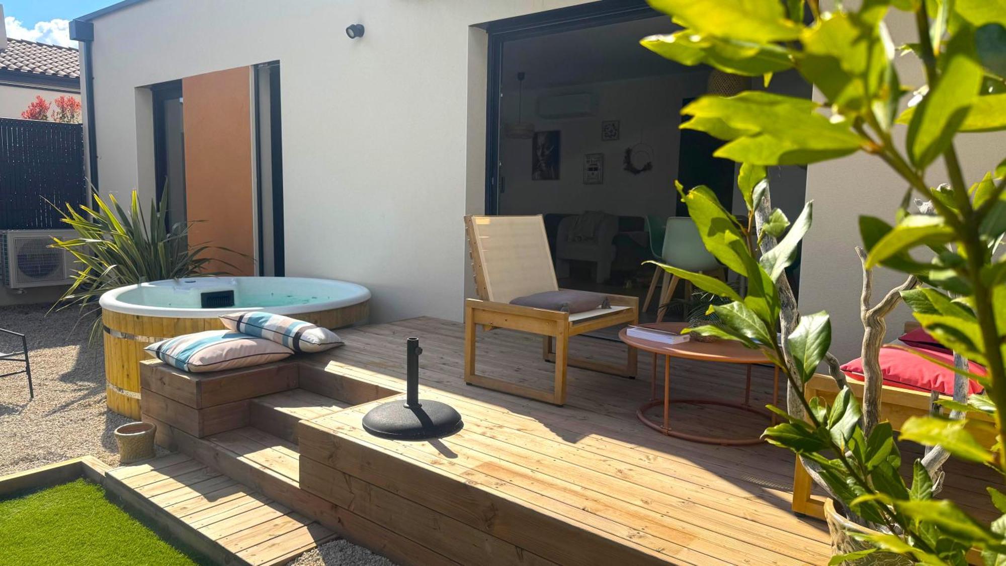 Daya Lodge. LʼIsle-sur-la-Sorgue Extérieur photo