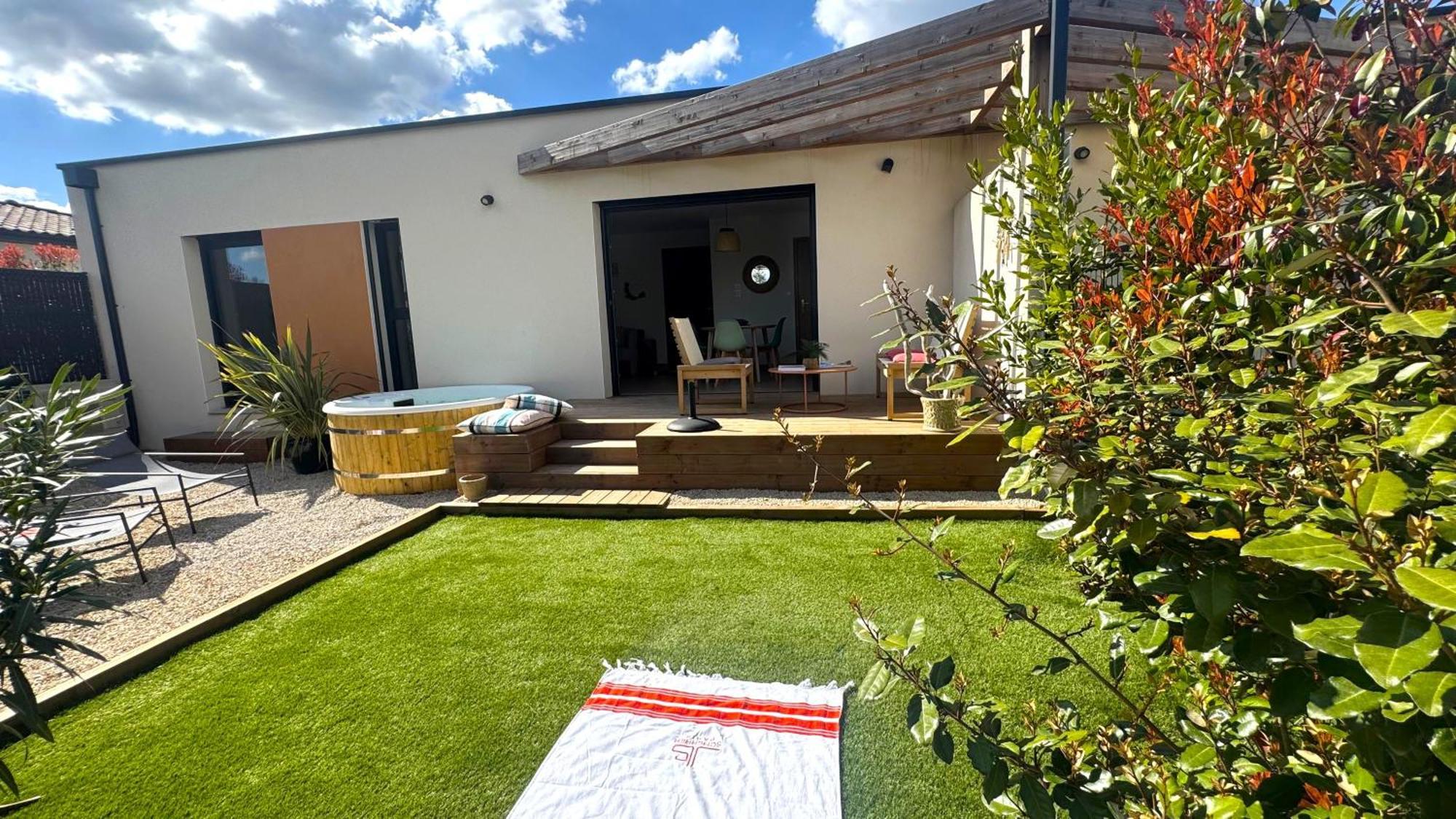 Daya Lodge. LʼIsle-sur-la-Sorgue Extérieur photo
